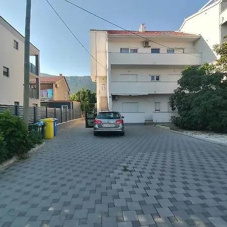 Seven Castles P Apartment *