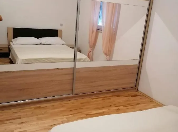 Seven Castles P アパート *